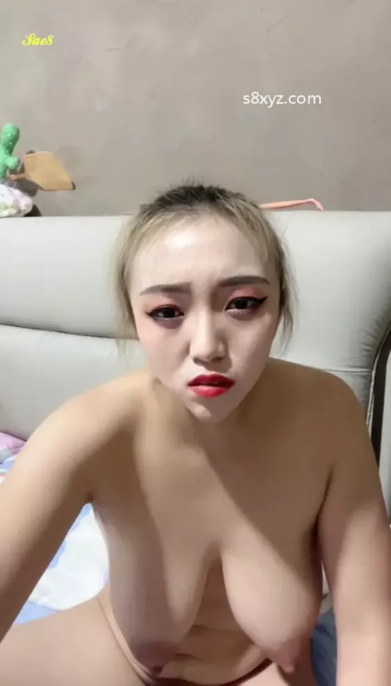 八字大奶少妇全果居家诱惑